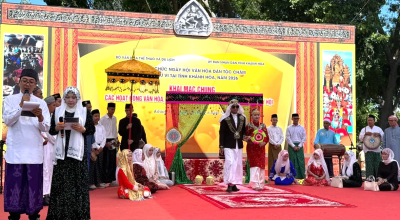 Tái hiện nghi lễ cưới truyền thống của người Chăm Islam tỉnh An Giang đêm khai mạc ngày hội văn hóa Chăm