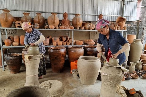 Xưởng sản xuất gốm Bàu Trúc của đồng bào Chăm