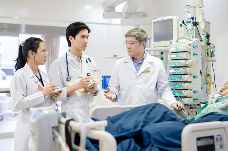 VinUni là trường đại học đầu tiên và duy nhất ở Việt Nam có các chương trình bác sĩ nội trú đạt chuẩn ACGME-I và chương trình cử nhân điều dưỡng đạt kiểm định ACEN – các chuẩn kiểm định cao nhất thế giới cho các ngành học này.