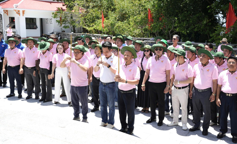 Lễ dâng hương tri ân anh hùng liệt sĩ