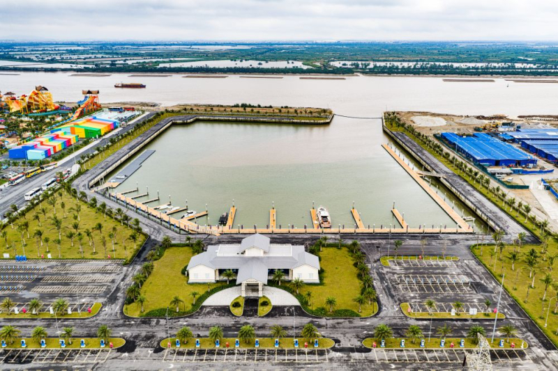 Vinhomes Royal Island là dự án hiếm hoi sở hữu một bến du thuyền riêng, đáp ứng thú chơi hạng sang của cư dân