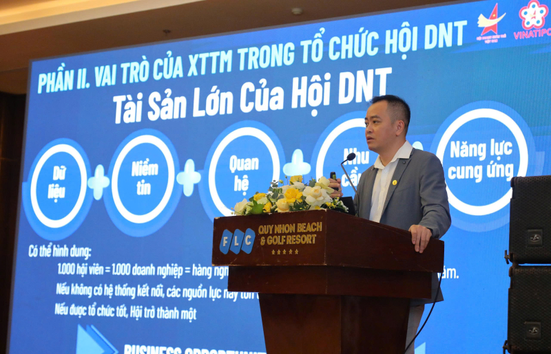 Ông Nguyễn Văn Chiến, Chủ tịch Câu lạc bộ Xúc tiến Thương mại và Đầu tư DNT Việt Nam trình bày chuyên đề