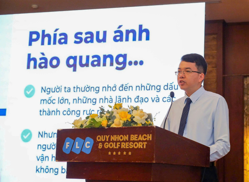 Ông Nguyễn Duy Tụ - Ủy viên Đoàn Chủ tịch, Chánh Văn phòng Hội DNT Việt Nam trình bày tại chương trình tập huấn