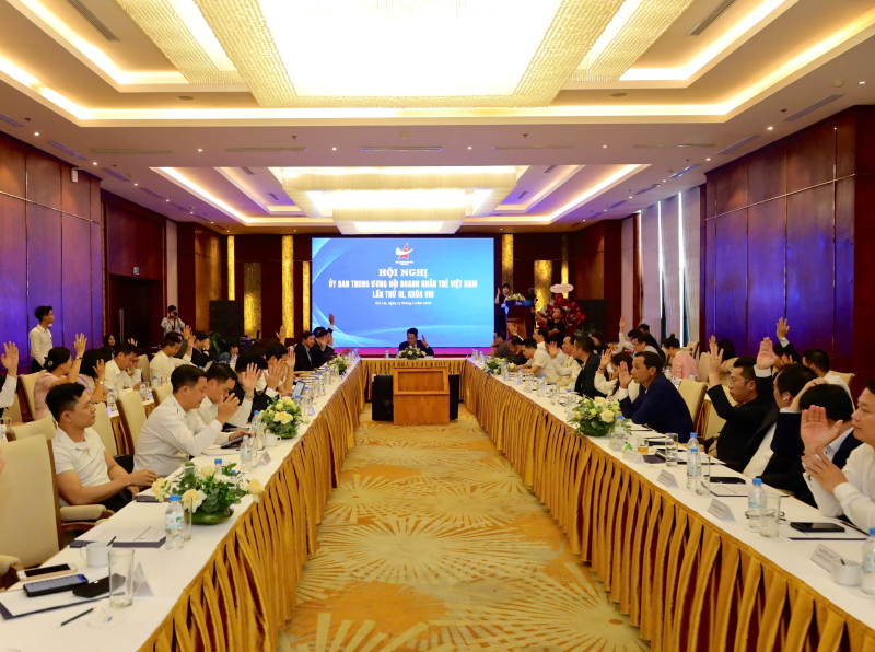 Các đại biểu đã biểu quyết thông qua một số chương trình tại Hội nghị