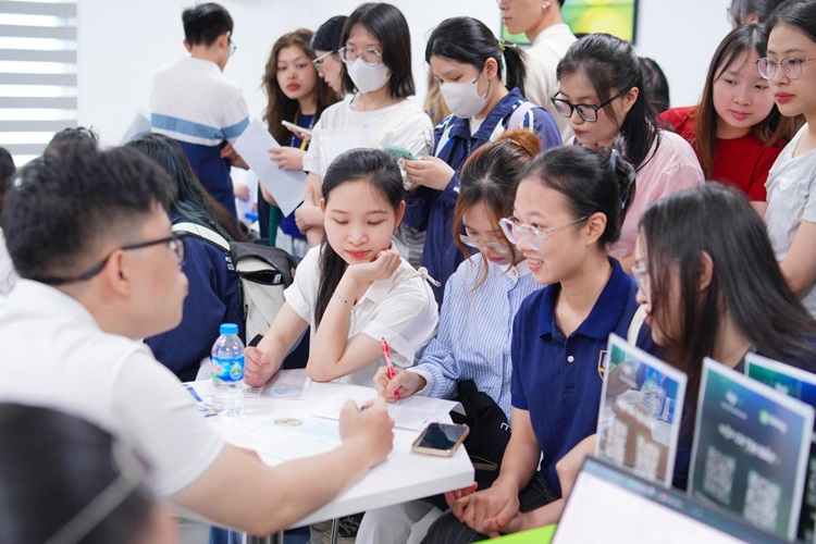 Lao động trẻ là nguồn nhân lực đầu tư cho tương lai. Ảnh: Internet