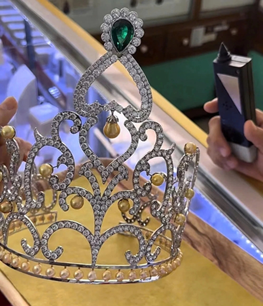Chiếc vương miện từng được trao cho Hoa hậu Doanh nhân Toàn cầu 2023 - Miss Business Global Nguyễn Thị Thảo được cho là đồ giả. Ảnh: Internet