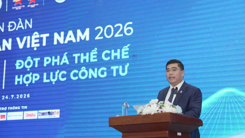 Ông Phan Tấn Đạt - Phó Chủ tịch Hội Doanh nhân trẻ Việt Nam, Phó Chủ tịch Hội Doanh nhân trẻ TP.HCM phát biểu tại diễn đàn. Ảnh: Hoa Đinh