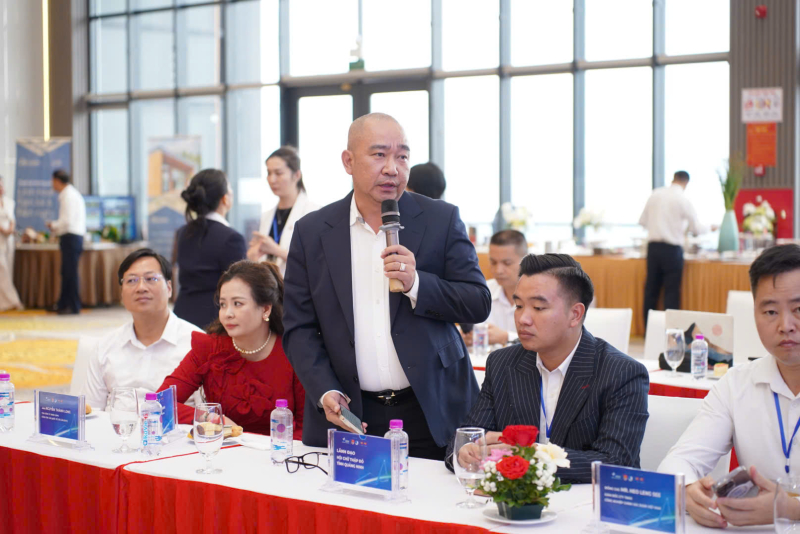 Đại diện các doanh nhân trên địa bàn tỉnh Quảng Ninh sôi nổi đóng góp ý kiến tại diễn đàn.