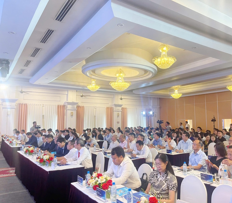 Đông đảo doanh nhân tham dự Diễn đàn Kinh tế tư nhân Việt Nam 2026 - Vòng địa phương tỉnh Hưng Yên