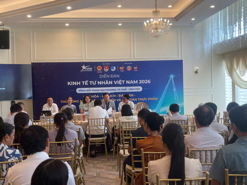 Các doanh nghiệp đưa ra nhiều câu hỏi liên quan đến việc phát triển nguồn khách, xúc tiến quảng bá du lịch của Thành phố Huế.
