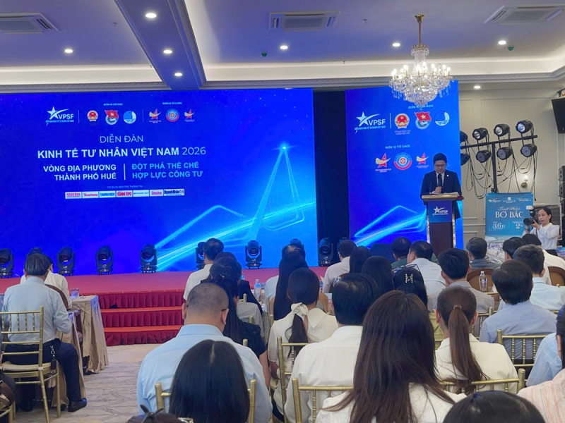 Ông Vũ Hồng Quân, Phó Chủ tịch Hội Doanh nhân trẻ Việt Nam, phát biểu khai mạc Diễn đàn Kinh tế tư nhân Việt Nam (VPSF) 2026 - Phiên đối thoại thành phố Huế.
