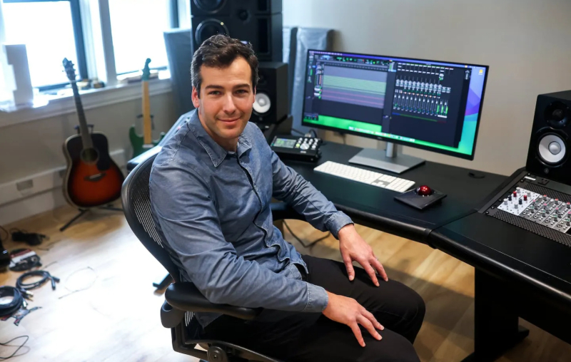 Mikey Shulman - Đồng sáng lập kiêm CEO Suno AI. Ảnh: Boston Globe