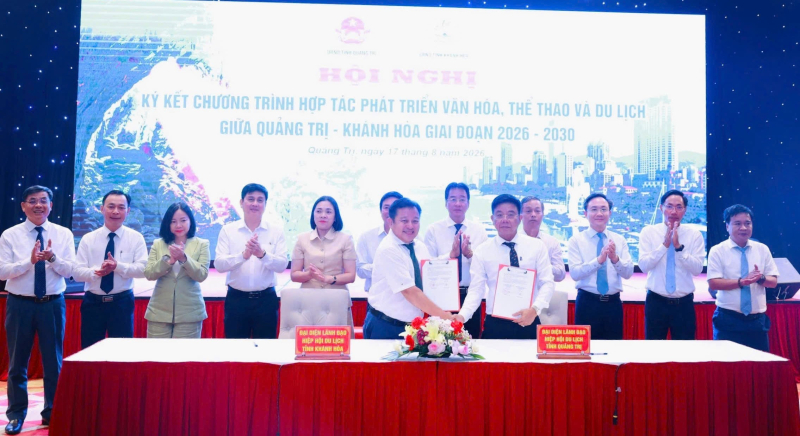 Chủ tịch Hiệp hội Du lịch 2 tỉnh ký kết hợp tác phát triển