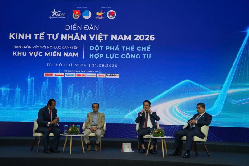 Các đại biểu trao đổi ý kiến tại diễn đàn