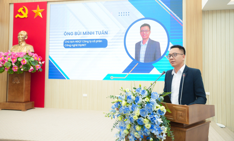 Ông Bùi Minh Tuấn, Chủ tịch HĐQT, nhà sáng lập Công ty Cổ phần Công nghệ DipNET, trình bày tham luận tại hội thảo.