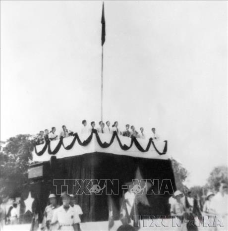 Ngày 2/9/1945, tại Quảng trường Ba Đình, Chủ tịch Hồ Chí Minh đọc Tuyên ngôn Độc lập, khai sinh nước Việt Nam Dân chủ Cộng hòa. Ảnh: TTXVN