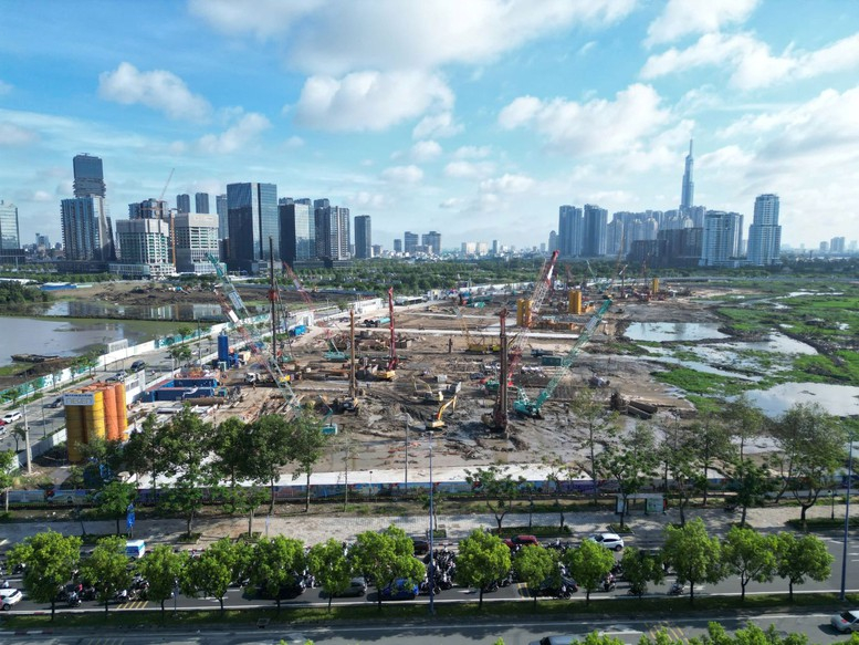 Nền kinh tế đang phát triển mạnh, rất cần vốn cho sản xuất, kinh doanh, xây dựng hạ tầng