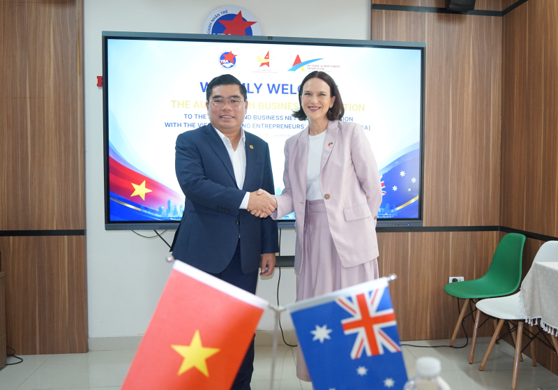 Tổng Lãnh sự Úc tại TP.HCM, bà Kate Wallace và ông Phan Tấn Đạt