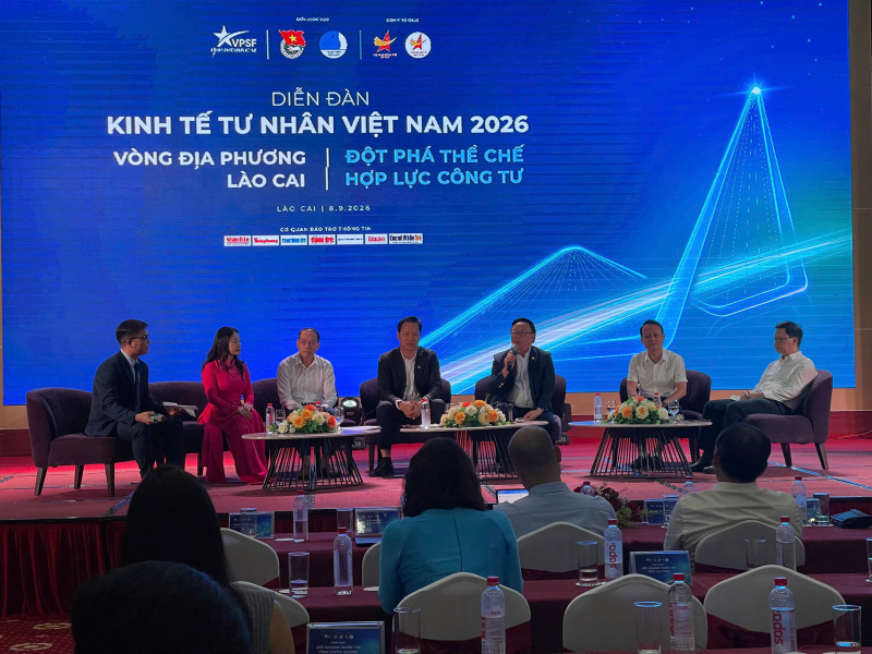 Phiên đối thoại mở thu hút sự quan tâm của đông đảo doanh nhân tỉnh Lào Cai.