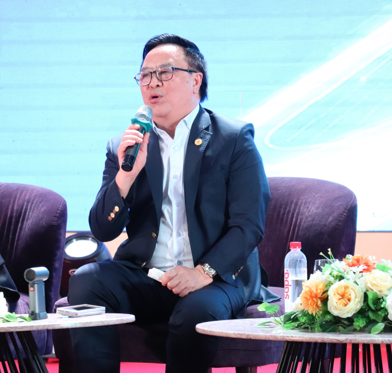 Ông Hoàng Bình Quân, nguyên Uỷ biên Trung ương Đảng, nguyên Trưởng ban Đối ngoại Trung ương, Chủ tịch danh dự Hội Doanh nhân trẻ Việt Nam.