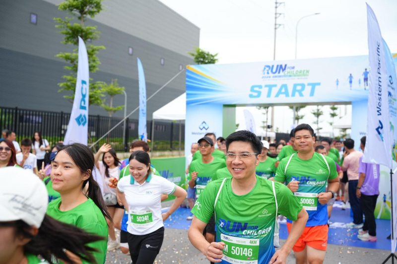 Các vận động viên tham gia giải chạy Run For Children 2026 tại KCN Yên Phong II-A