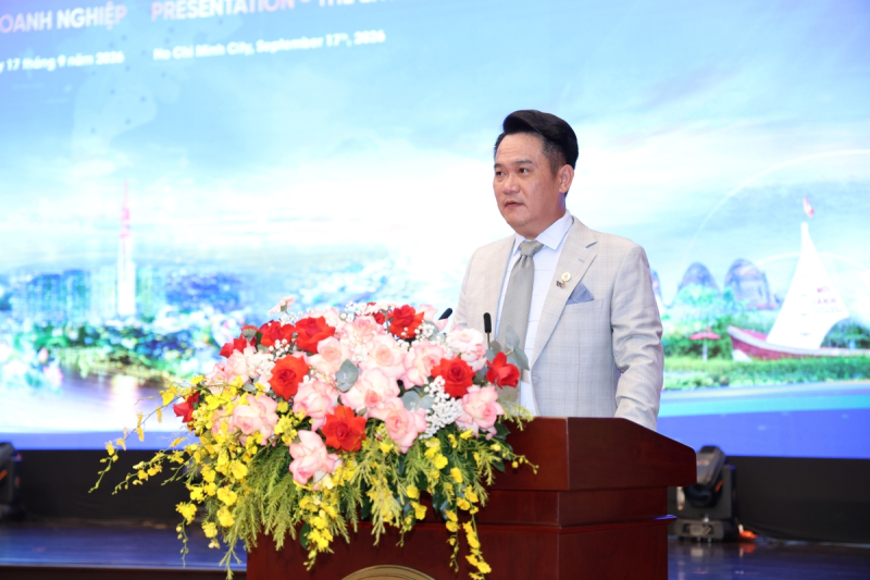 Ông Đặng Hồng Anh, Chủ tịch Hội Doanh nhân trẻ Việt Nam, Phó Chủ tịch Tập đoàn Thành Thành Công (TTC Group) trình bày tham luận