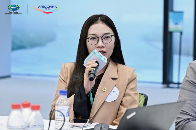 Chị Hoàng Thị Linh – Ủy viên Đoàn Chủ tịch Ủy ban Trung ương Hội, Tổng Thư ký Hội Doanh nhân trẻ Việt Nam, phát biểu tại sự kiện.