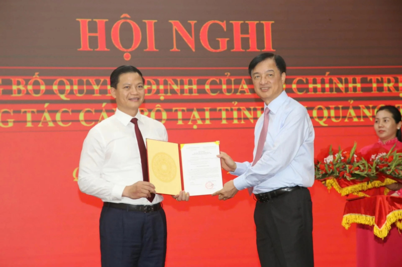 Ông Vương Quốc Tuấn (trái) giữ chức Bí thư Tỉnh ủy Quảng Trị, nhiệm kỳ 2025-2030. Ảnh: Báo danviet