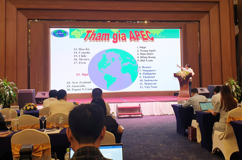 TS.Trịnh Minh Anh, nguyên Vụ trưởng, CVP Ban Chỉ đạo liên ngành Hội nhập kinh tế quốc tế giới thiệu tổng quan về APEC và Năm APEC Việt Nam 2027
