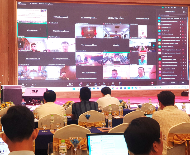 Hàng trăm cơ quan báo chí tham dự tập huấn qua Zoom