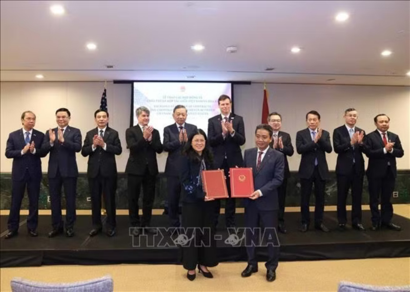 Tổng Bí thư, Chủ tịch nước Tô Lâm chứng kiến lễ trao các hợp đồng, thoả thuận hợp tác giữa doanh nghiệp Việt Nam và Hoa Kỳ. Ảnh: TTXVN