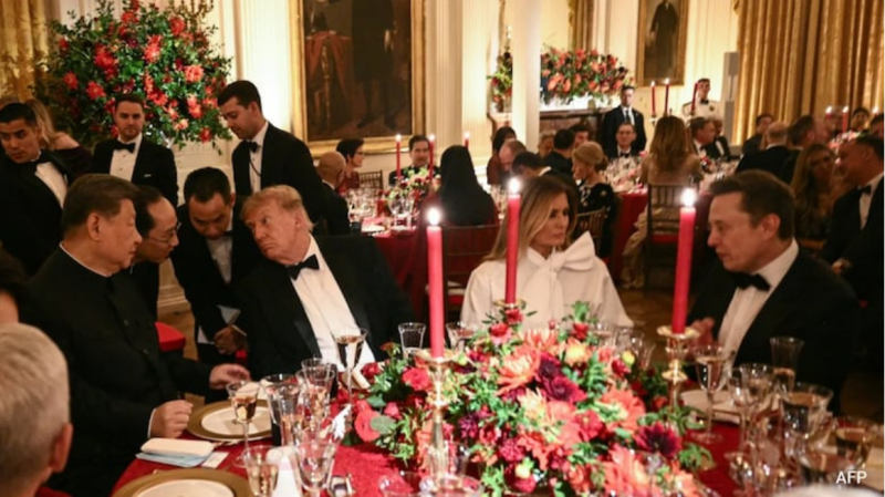 Tổng thống Mỹ Donald Trump thiết đãi Chủ tịch Trung Quốc Tập Cận Bình cùng các nhà tài phiệt công nghệ quyền lực nhất nước Mỹ. Ảnh: AFP