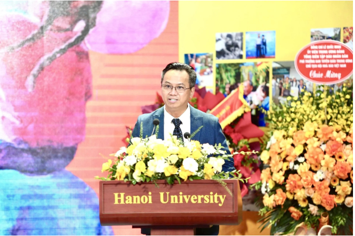 Tiến sĩ Nguyễn Tiến Dũng - Phó Hiệu trưởng Trường Đại học Hà Nội phát biểu tại buổi lễ.