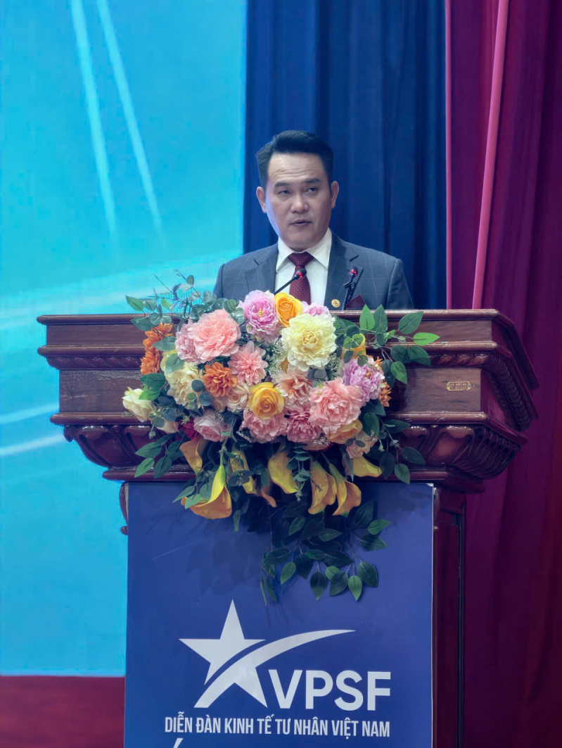 Ông Đặng Hồng Anh - Chủ tịch Hội Doanh nhân trẻ Việt Nam phát biểu tại diễn đàn. Ảnh: Hoa Đinh