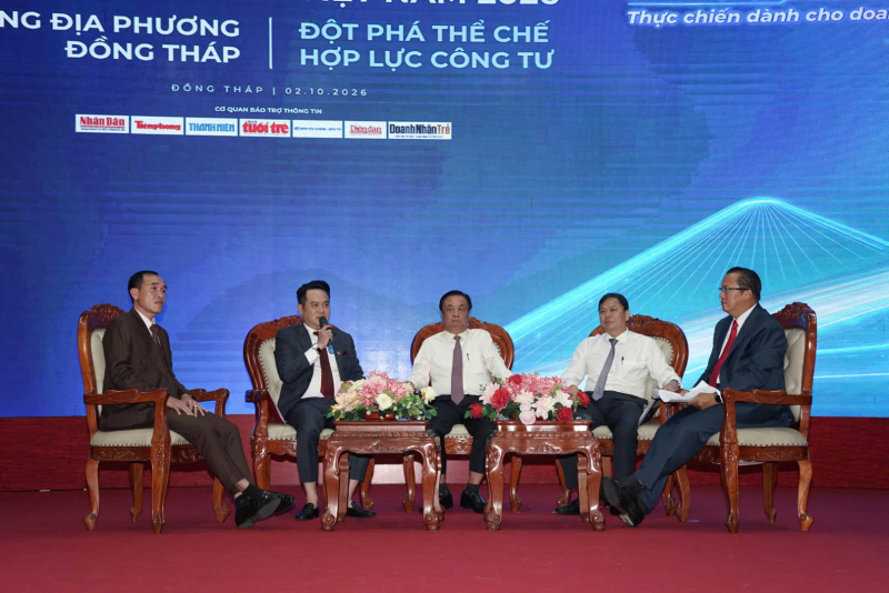 Các đại biểu trao đổi tại diễn đàn