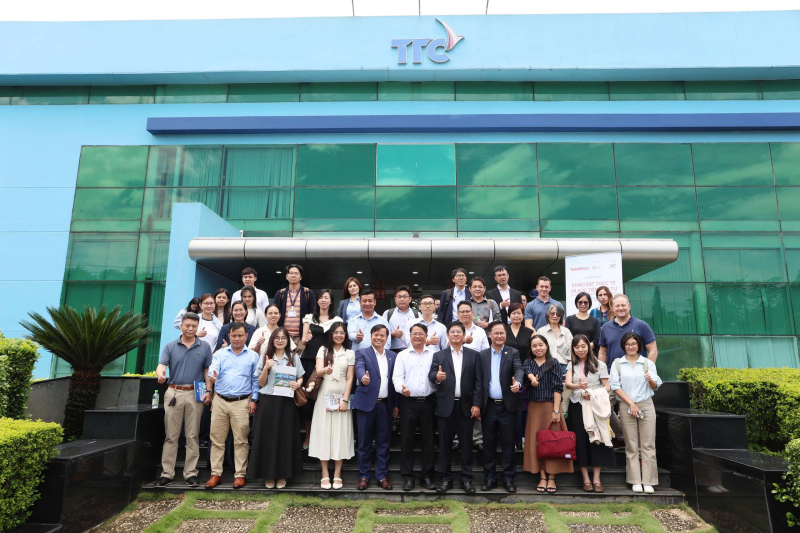TTC IZ đã chia sẻ về định hướng phát triển mô hình khu công nghiệp sinh thái thông minh với các đại biểu tham quan.