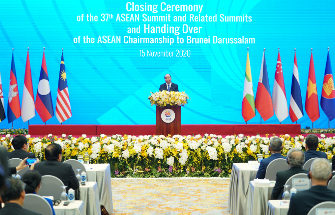 Thủ tướng Nguyễn Xuân Phúc phát biểu tại lễ bế mạc Hội nghị Cấp cao ASEAN 37 và các hội nghị liên quan. Ảnh: VGP