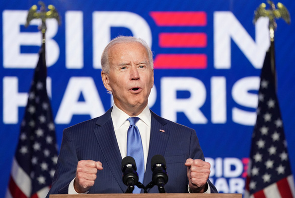 Các hãng tin đồng loạt xướng tên ông Joe Biden đắc cử tổng thống Mỹ - Ảnh: REUTERS