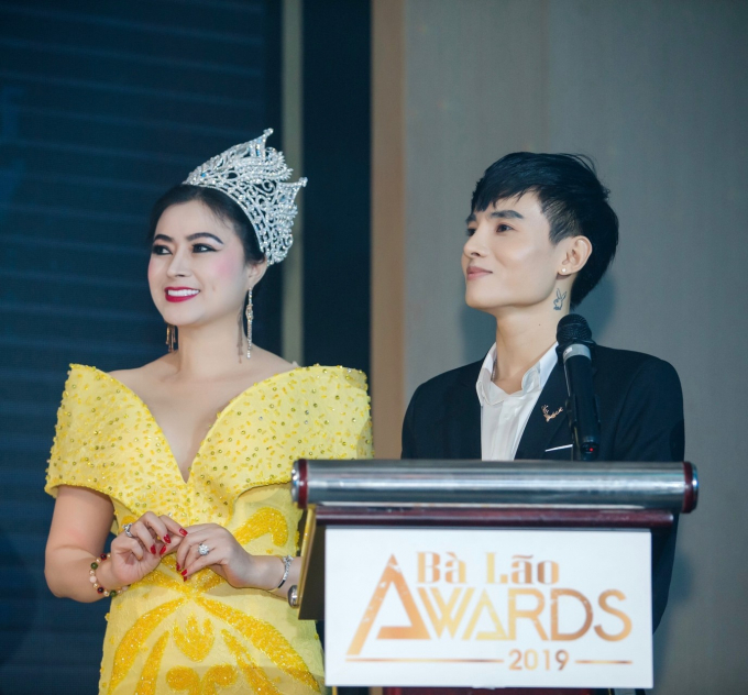 Hoa hậu Diệu Thuý và CEO Trần Viết Đạt tại Lễ trao giải Bà Lão Awards 2019. Ảnh: TL