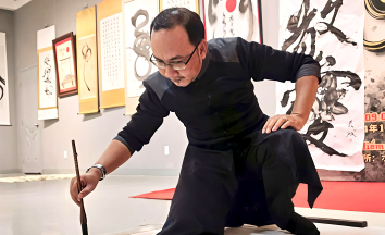 Du xuân cùng “bát mã thư” của ông đồ Nguyễn Hiếu Tín