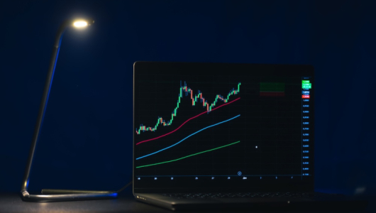 Thị trường lộ điểm yếu dù VN-Index áp sát mốc 1.900 điểm