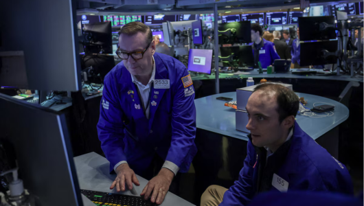 Tâm lý ‘miễn dịch’ rủi ro: Cách nhà đầu tư bình thản đi qua bão đạn